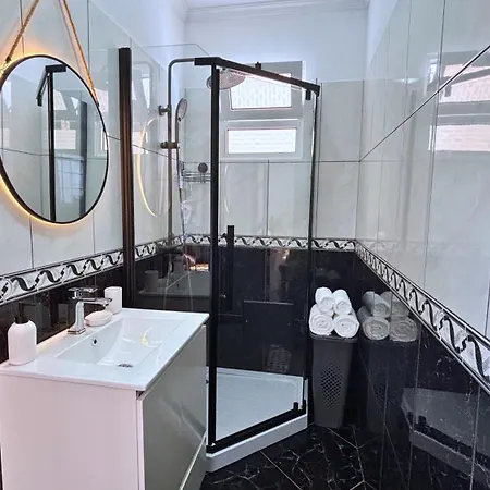 Golden Horizon House By Sam Понта-ду-Сол